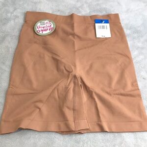 Maidenform  Seamless Shaping Short XL Coffee  New